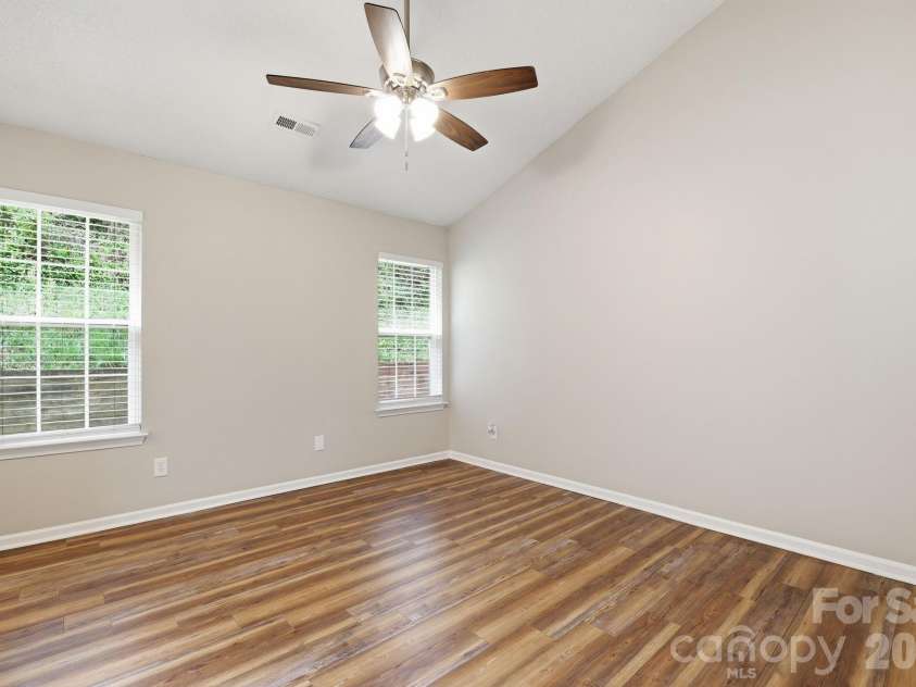 11026 Olde English Drive, Charlotte, NC 28216.  MLS# CAR4367030, YatesRealty ID 16501. 