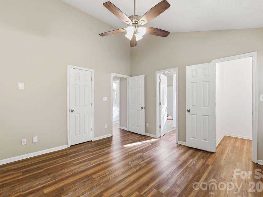 11026 Olde English Drive, Charlotte, NC 28216.  MLS# CAR4367030, YatesRealty ID 16501. 
