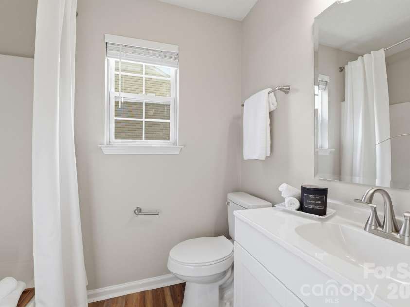 11026 Olde English Drive, Charlotte, NC 28216.  MLS# CAR4367030, YatesRealty ID 16501. 