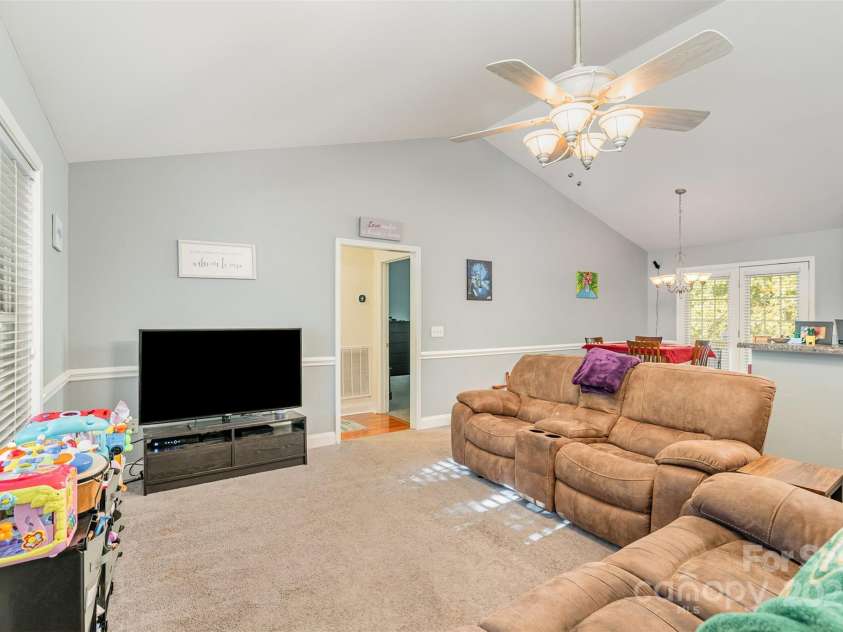 605 Beavers Cove Lane, Concord, NC 28027.  MLS# CAR4314369, YatesRealty ID 16501. 