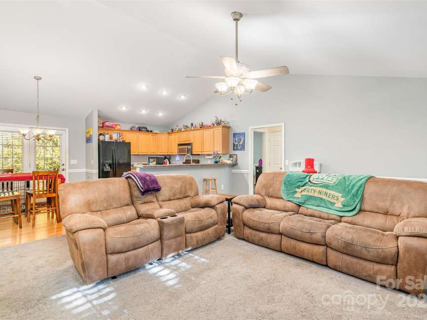 605 Beavers Cove Lane, Concord, NC 28027.  MLS# CAR4314369, YatesRealty ID 16501. 