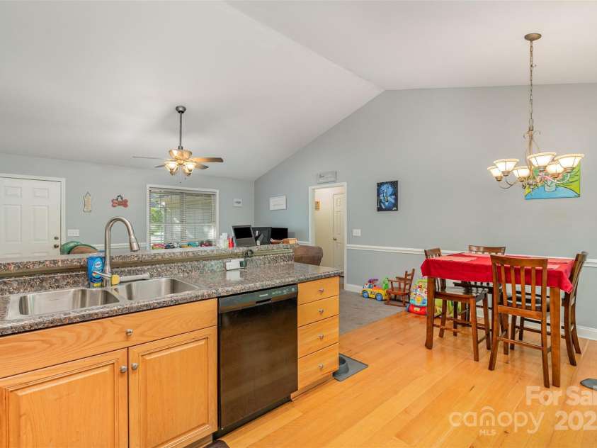 605 Beavers Cove Lane, Concord, NC 28027.  MLS# CAR4314369, YatesRealty ID 16501. 