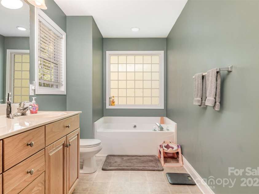 605 Beavers Cove Lane, Concord, NC 28027.  MLS# CAR4314369, YatesRealty ID 16501. 