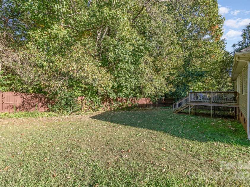 605 Beavers Cove Lane, Concord, NC 28027.  MLS# CAR4314369, YatesRealty ID 16501. 