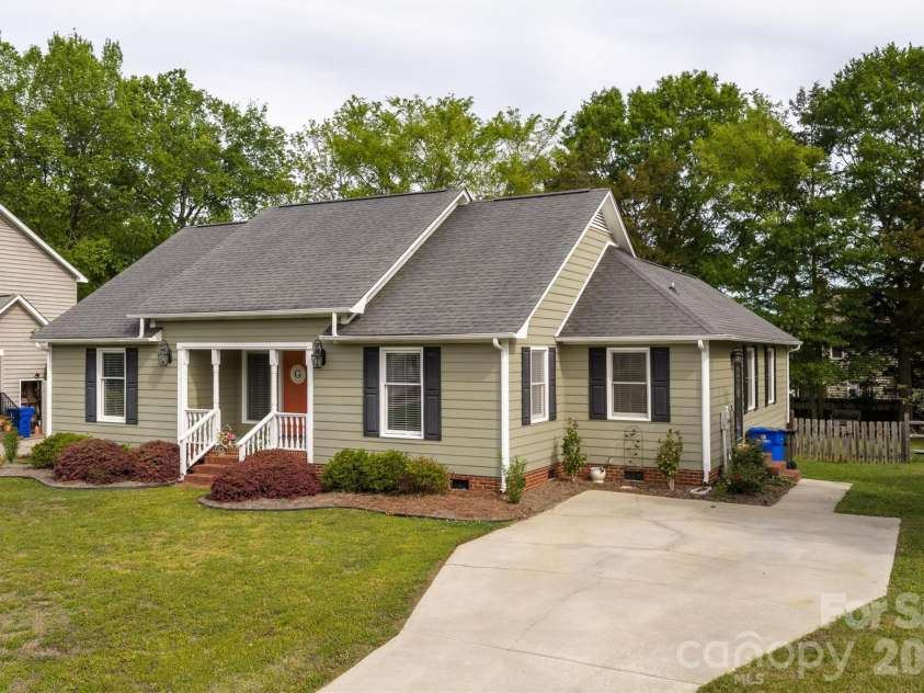 2116 Belle Chase Drive, Rock Hill, SC 29732.  MLS# CAR4370810, YatesRealty ID 16502. 