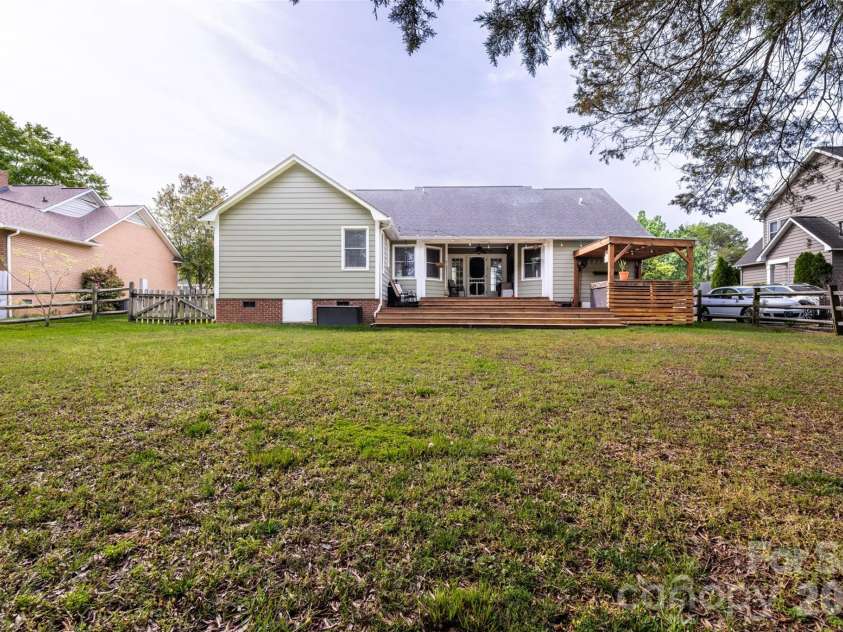 2116 Belle Chase Drive, Rock Hill, SC 29732.  MLS# CAR4370810, YatesRealty ID 16502. 
