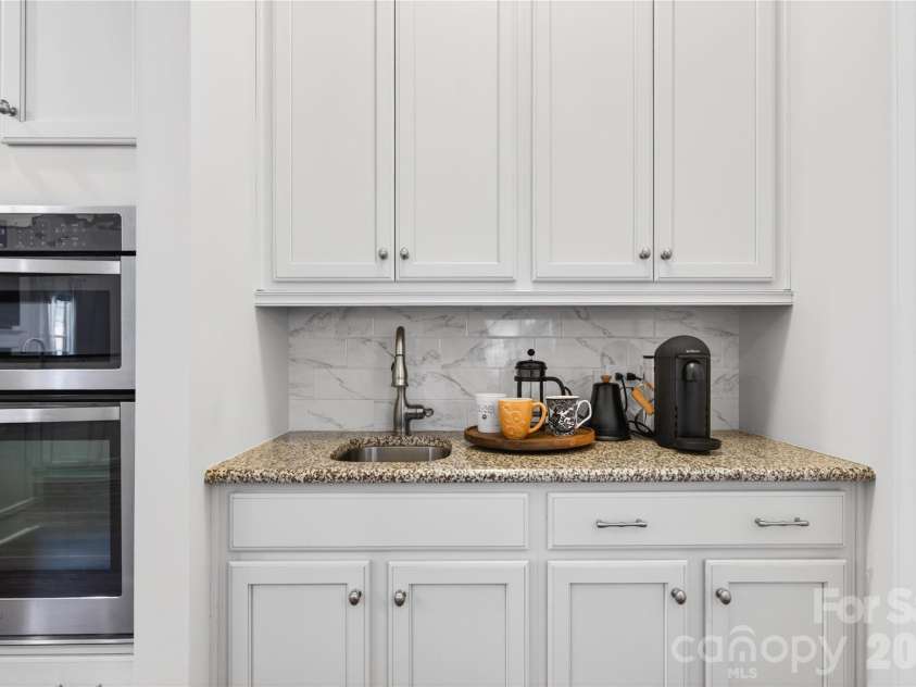 334 Kemp Road, Mooresville, NC 28117.  MLS# CAR4365690, YatesRealty ID 16503. 
