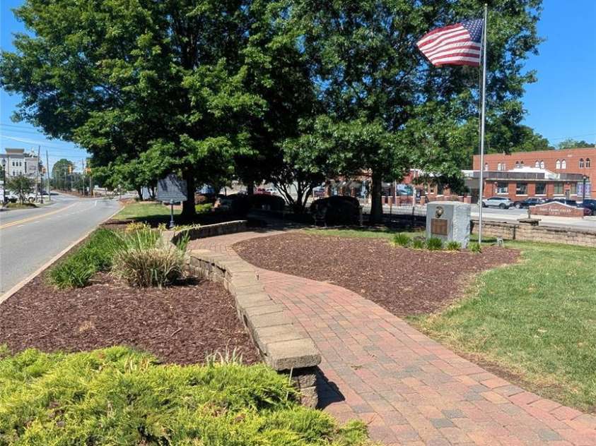 107 Nighthawk Trail, Mooresville, NC 28115.  MLS# CAR4249116, YatesRealty ID 16504. Downtown Mooresville