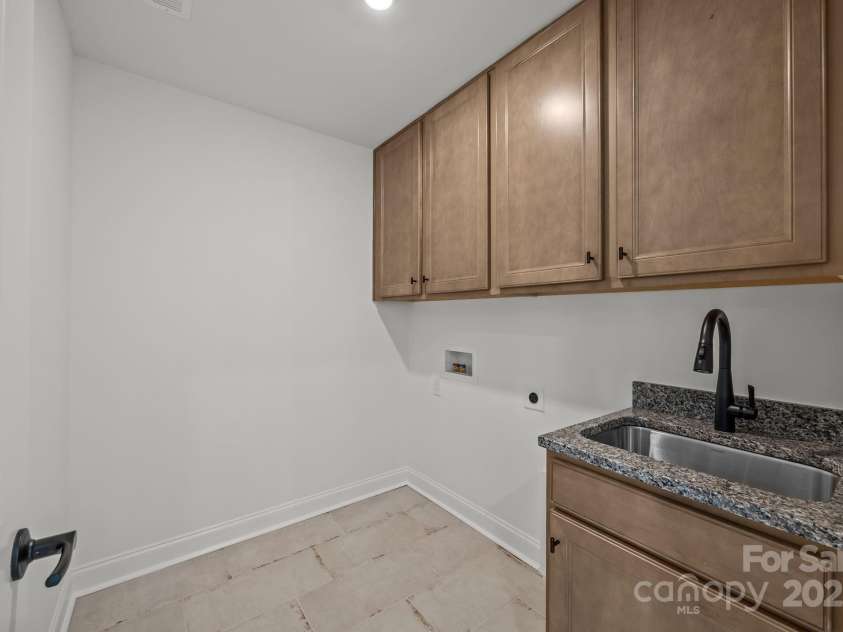 107 Nighthawk Trail, Mooresville, NC 28115.  MLS# CAR4249116, YatesRealty ID 16504. Laundry Room