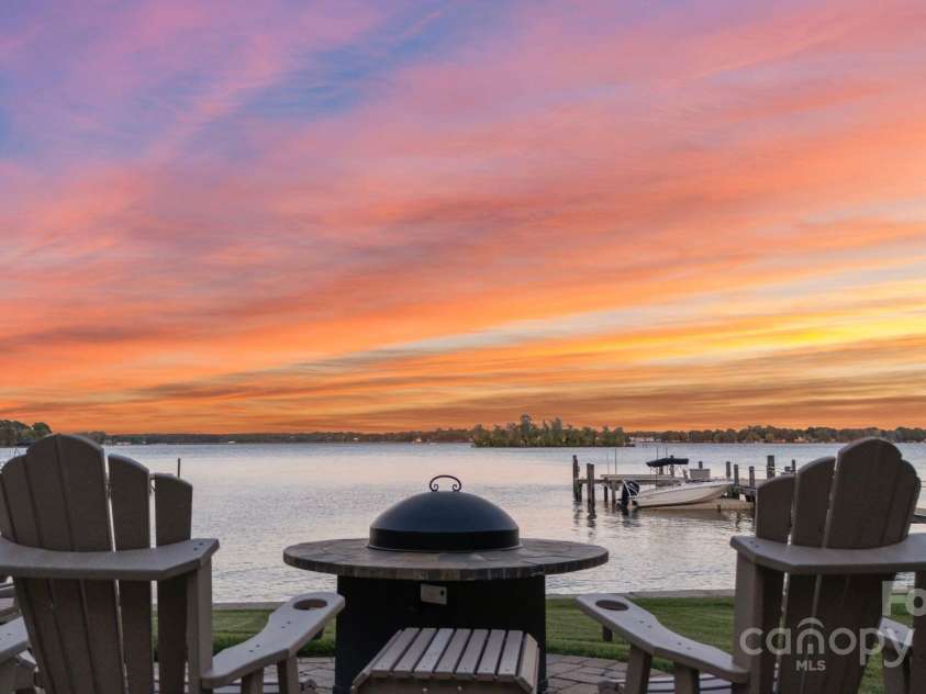 123 Sailview Road, Mooresville, NC 28117.  MLS# CAR4263298, YatesRealty ID 16505. 