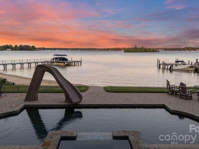 123 Sailview Road, Mooresville, NC 28117.  MLS# CAR4263298, YatesRealty ID 16505. 