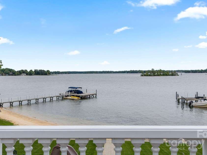 123 Sailview Road, Mooresville, NC 28117.  MLS# CAR4263298, YatesRealty ID 16505. 
