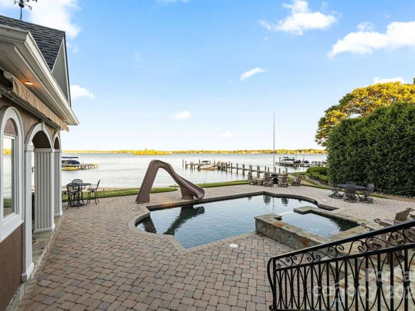 123 Sailview Road, Mooresville, NC 28117.  MLS# CAR4263298, YatesRealty ID 16505. 