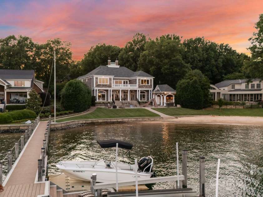 123 Sailview Road, Mooresville, NC 28117.  MLS# CAR4263298, YatesRealty ID 16505. 