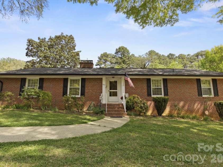 607 12th Avenue, Hickory, NC 28601.  MLS# CAR4363073, YatesRealty ID 16506. 