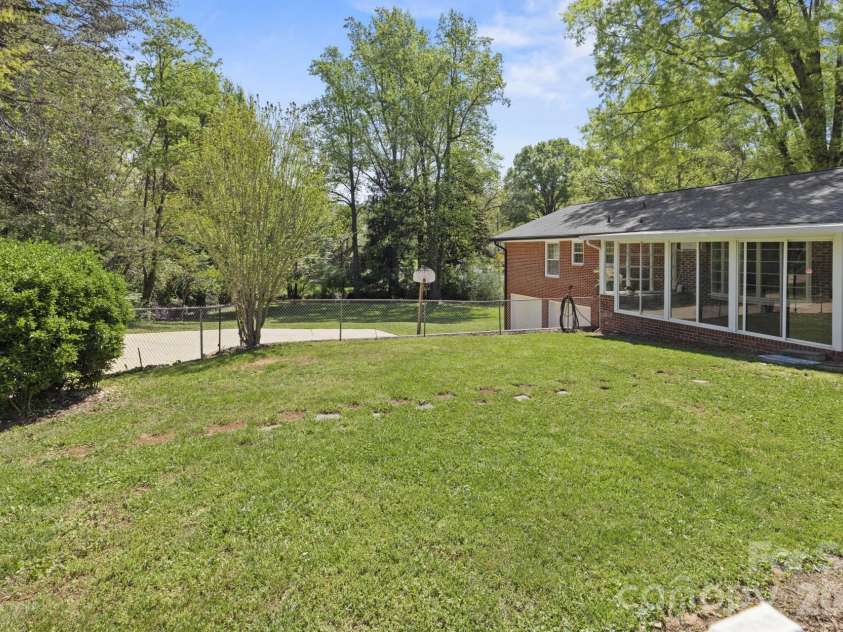607 12th Avenue, Hickory, NC 28601.  MLS# CAR4363073, YatesRealty ID 16506. 