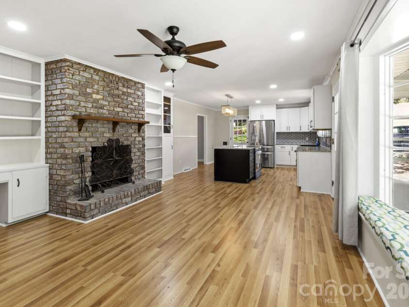 607 12th Avenue, Hickory, NC 28601.  MLS# CAR4363073, YatesRealty ID 16506. 