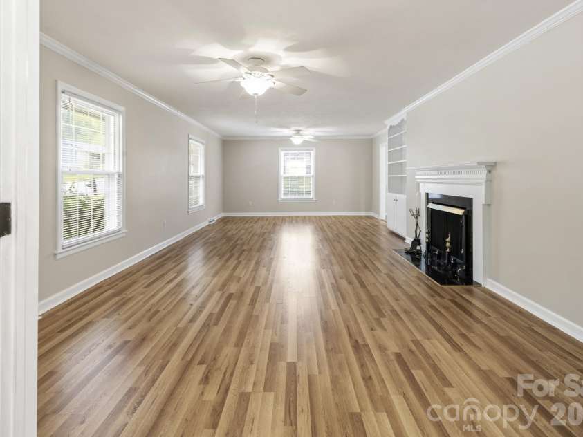 607 12th Avenue, Hickory, NC 28601.  MLS# CAR4363073, YatesRealty ID 16506. 