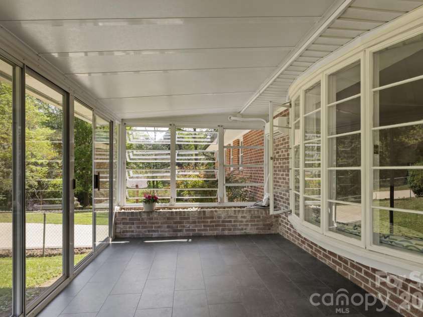 607 12th Avenue, Hickory, NC 28601.  MLS# CAR4363073, YatesRealty ID 16506. 