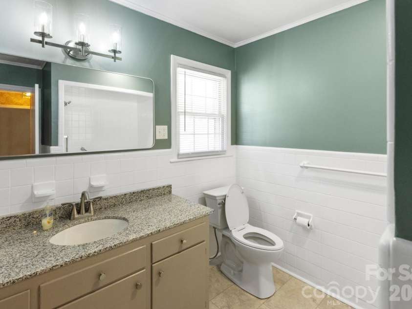 607 12th Avenue, Hickory, NC 28601.  MLS# CAR4363073, YatesRealty ID 16506. 