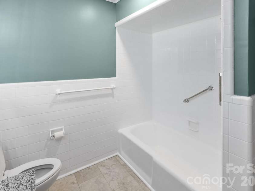 607 12th Avenue, Hickory, NC 28601.  MLS# CAR4363073, YatesRealty ID 16506. 
