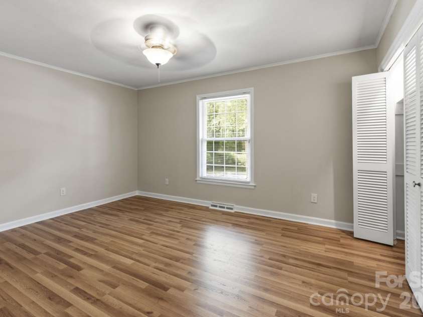 607 12th Avenue, Hickory, NC 28601.  MLS# CAR4363073, YatesRealty ID 16506. 