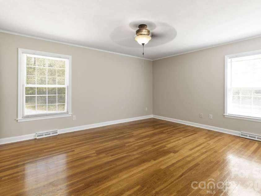607 12th Avenue, Hickory, NC 28601.  MLS# CAR4363073, YatesRealty ID 16506. 