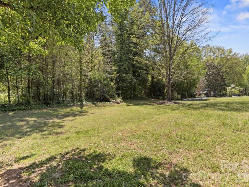 607 12th Avenue, Hickory, NC 28601.  MLS# CAR4363073, YatesRealty ID 16506. 
