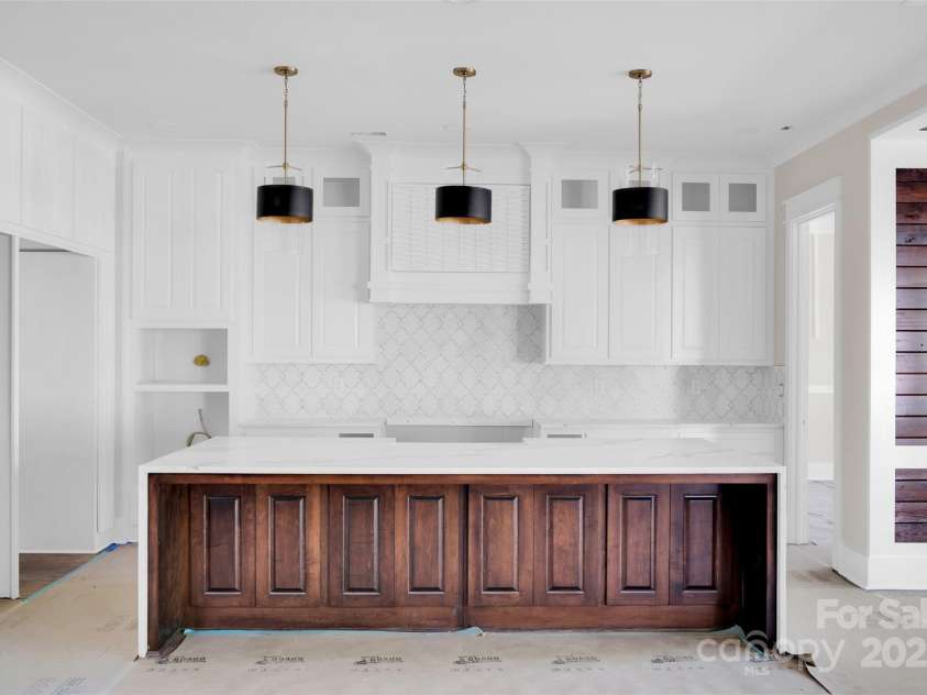 1211 Royal Prince Court, Charlotte, NC 28211.  MLS# CAR4155956, YatesRealty ID 16507. 
