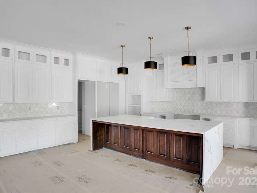 1211 Royal Prince Court, Charlotte, NC 28211.  MLS# CAR4155956, YatesRealty ID 16507. 