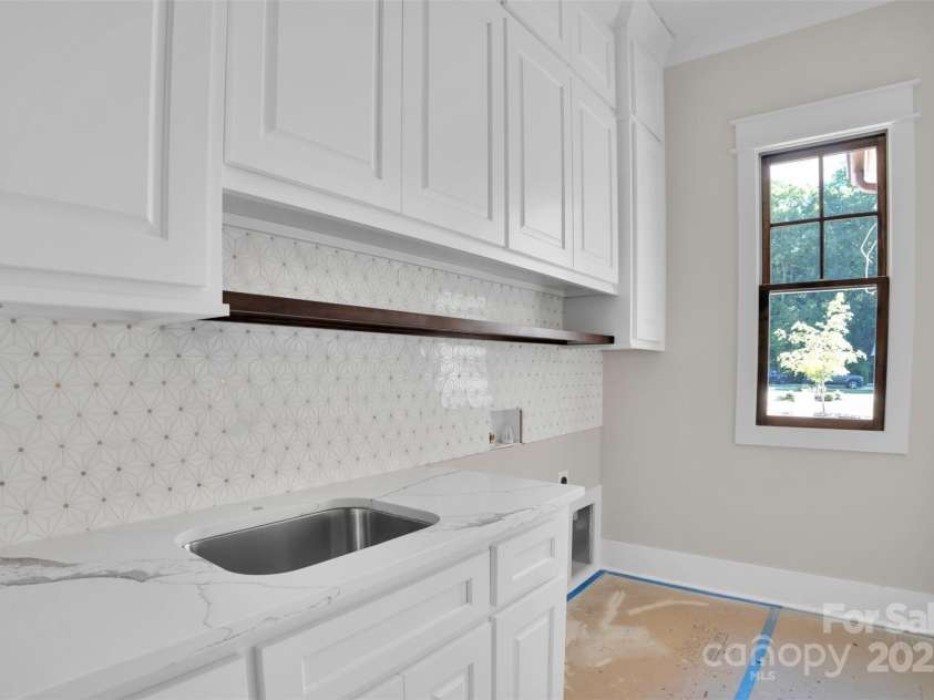 1211 Royal Prince Court, Charlotte, NC 28211.  MLS# CAR4155956, YatesRealty ID 16507. 