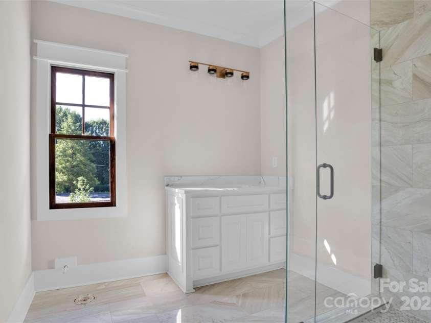1211 Royal Prince Court, Charlotte, NC 28211.  MLS# CAR4155956, YatesRealty ID 16507. 