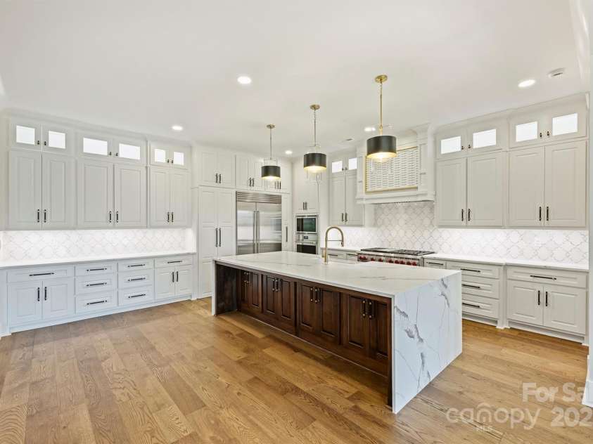 1211 Royal Prince Court, Charlotte, NC 28211.  MLS# CAR4155956, YatesRealty ID 16507. 