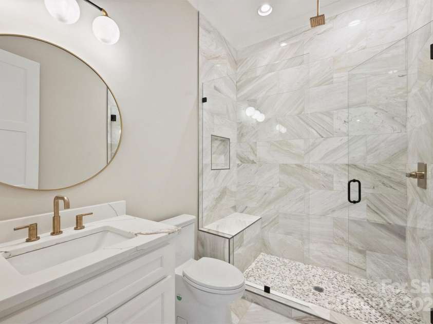 1211 Royal Prince Court, Charlotte, NC 28211.  MLS# CAR4155956, YatesRealty ID 16507. Full Bath - main