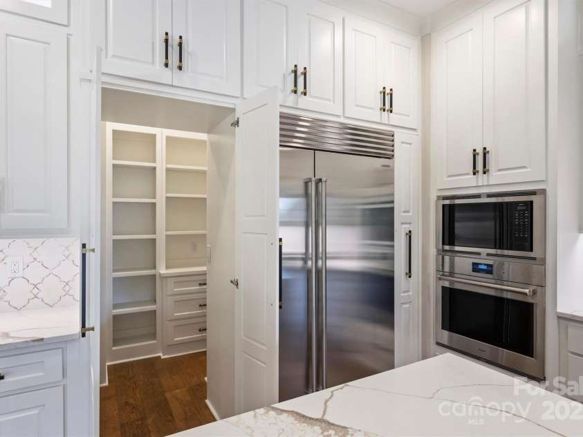 1211 Royal Prince Court, Charlotte, NC 28211.  MLS# CAR4155956, YatesRealty ID 16507. Walk in Pantry