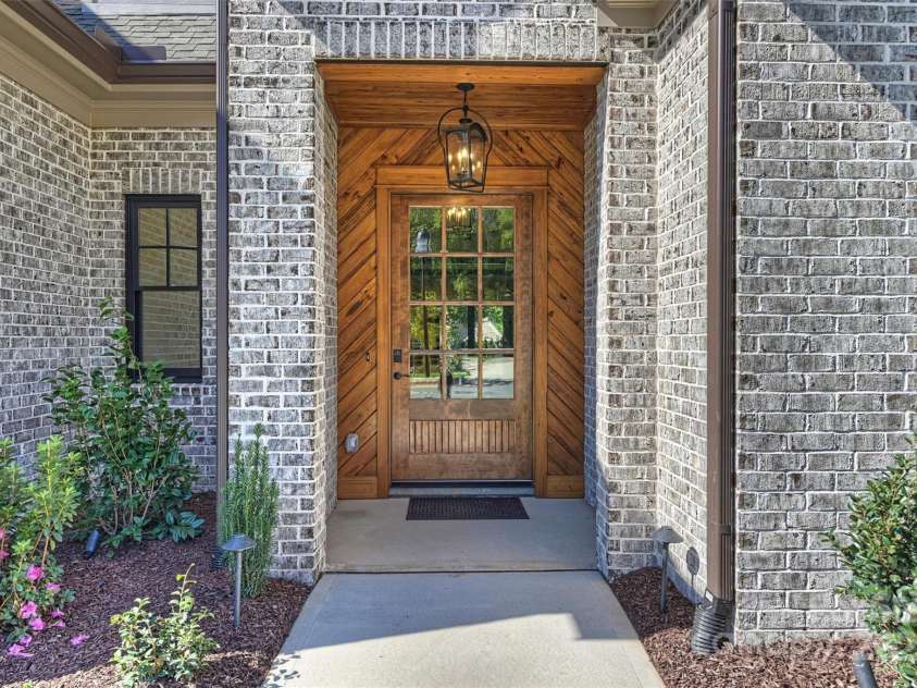 1211 Royal Prince Court, Charlotte, NC 28211.  MLS# CAR4155956, YatesRealty ID 16507. Welcome home!