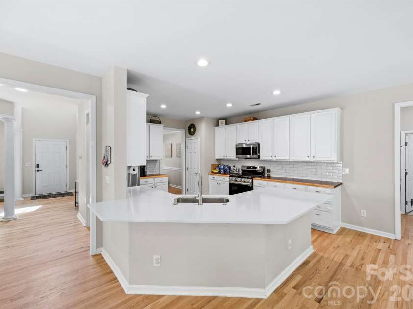 1229 Periwinkle Drive, Waxhaw, NC 28173.  MLS# CAR4373311, YatesRealty ID 16507. 