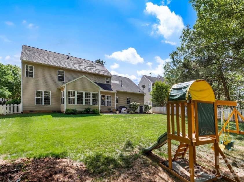 1229 Periwinkle Drive, Waxhaw, NC 28173.  MLS# CAR4373311, YatesRealty ID 16507. 