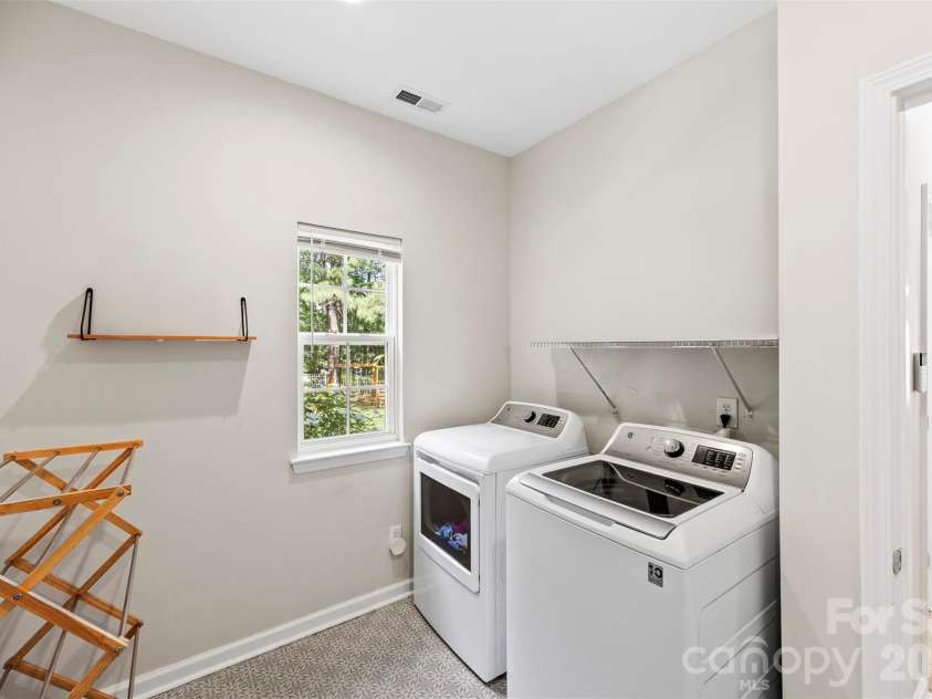 1229 Periwinkle Drive, Waxhaw, NC 28173.  MLS# CAR4373311, YatesRealty ID 16507. Convenient 1st floor laundry