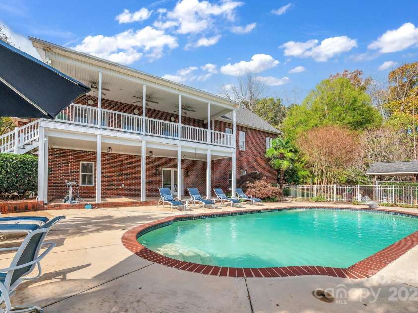 271 Lockhard Circle, Troutman, NC 28166.  MLS# CAR4194496, YatesRealty ID 16508. 