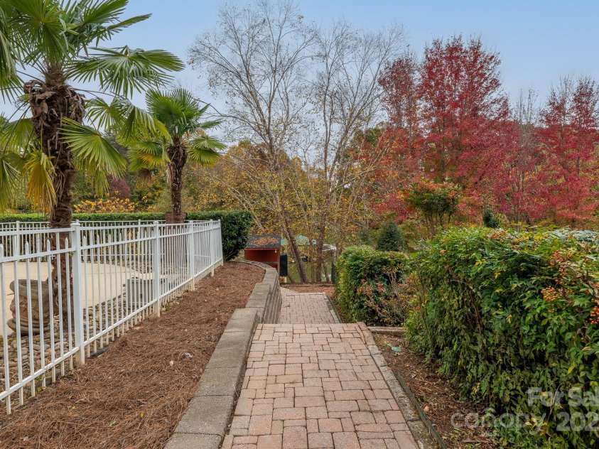 271 Lockhard Circle, Troutman, NC 28166.  MLS# CAR4194496, YatesRealty ID 16508. 