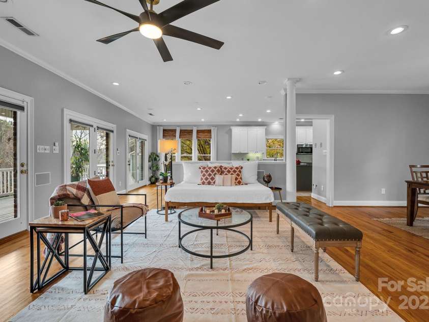 271 Lockhard Circle, Troutman, NC 28166.  MLS# CAR4194496, YatesRealty ID 16508. ENTERTAIN GUESTS OR RELAX AT THE END OF THE AY IN YOUR BEAUTIFUL, SUNNY LIVING ROOM