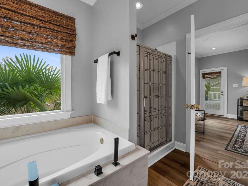 271 Lockhard Circle, Troutman, NC 28166.  MLS# CAR4194496, YatesRealty ID 16508. MELT YOUR TROUBLES AWAY IN YOUR LARGE ROMAN TUB AT THE END OF A LONG DAY