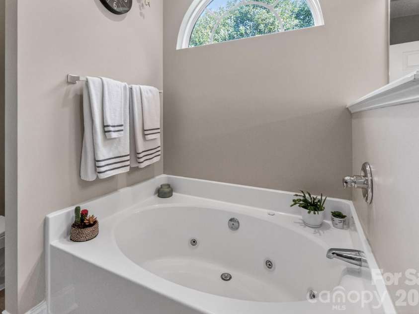 8145 Monbo Road, Catawba, NC 28609.  MLS# CAR4369669, YatesRealty ID 16509. Jet tub 