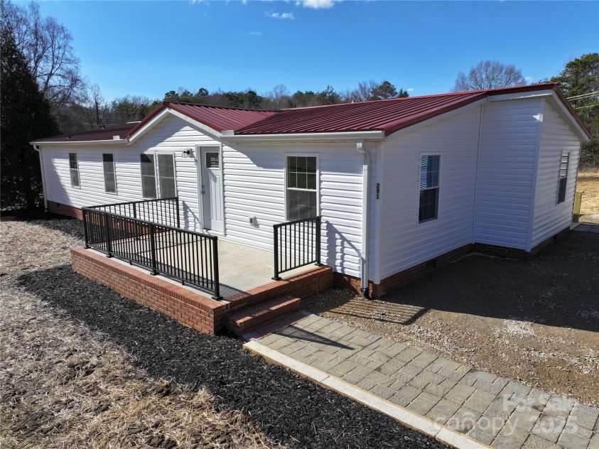 291 Patterson Farm Road, Mooresville, NC 28115.  MLS# CAR4219052, YatesRealty ID 16510. 