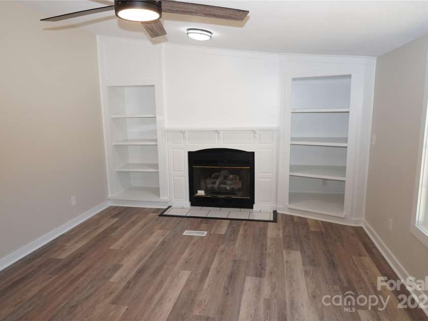 291 Patterson Farm Road, Mooresville, NC 28115.  MLS# CAR4219052, YatesRealty ID 16510. Family room b
