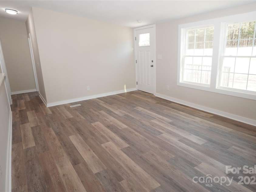 291 Patterson Farm Road, Mooresville, NC 28115.  MLS# CAR4219052, YatesRealty ID 16510. Living room
