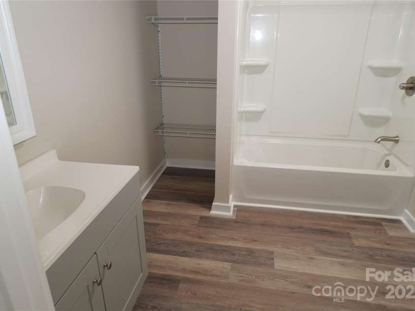 291 Patterson Farm Road, Mooresville, NC 28115.  MLS# CAR4219052, YatesRealty ID 16510. Primary bedroom bath a