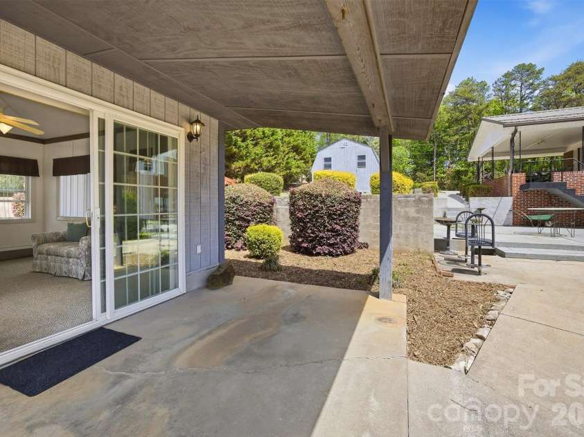 101 Regina Drive, Morganton, NC 28655.  MLS# CAR4369882, YatesRealty ID 16511. 