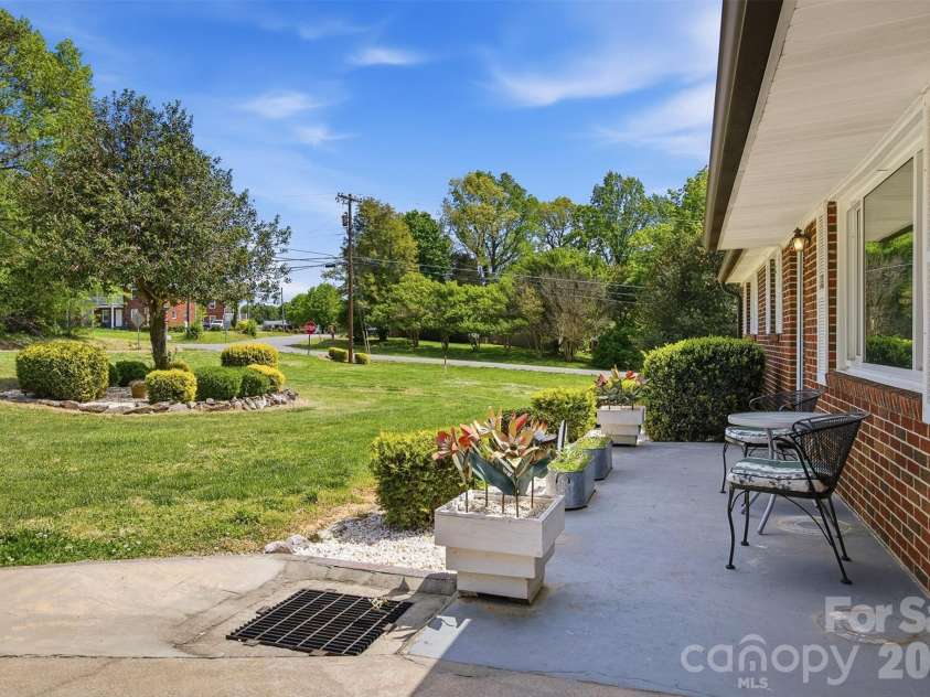 101 Regina Drive, Morganton, NC 28655.  MLS# CAR4369882, YatesRealty ID 16511. 